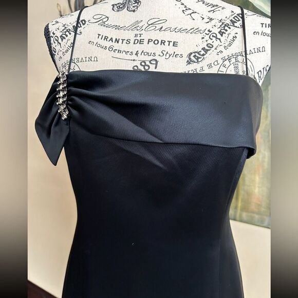 Anne Klein Little Black Dress with spaghetti straps . Feels like silk .Size 4. - Picture 4 of 10